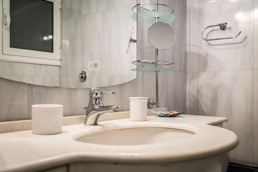 A Unique Apartment In The Historical Center-3Bds Athens Ngoại thất bức ảnh